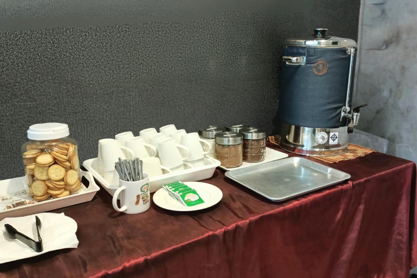 Km Hotel Чиангмай Екстериор снимка