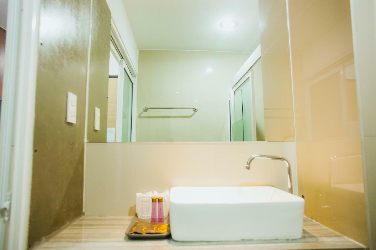 Km Hotel Чиангмай Екстериор снимка
